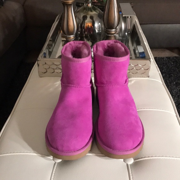 UGG Shoes - Women’s UGG Classic Mini